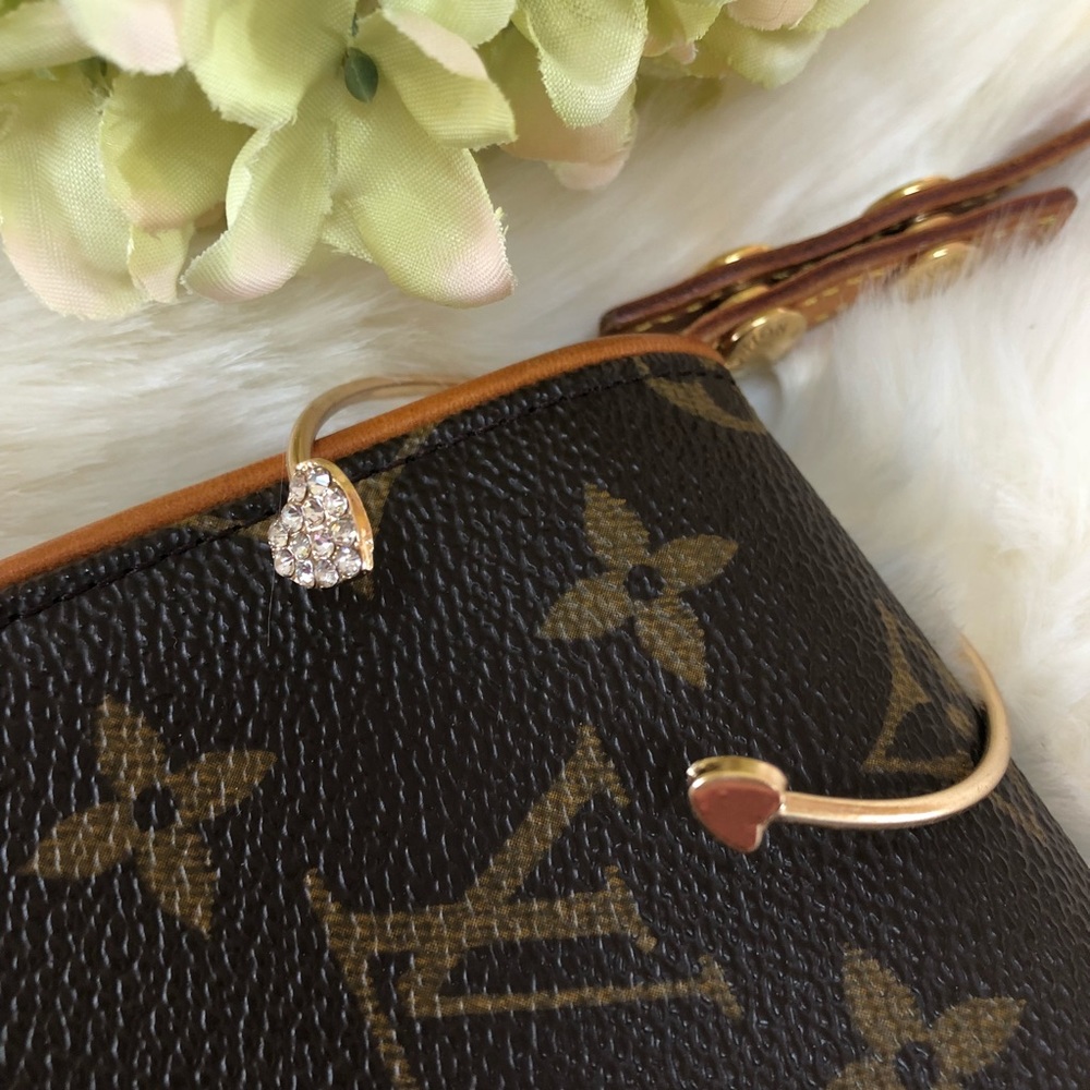 Gold And Crystal Rhinestone Heart Cuff Bracelet💛 - Picture 6 of 6
